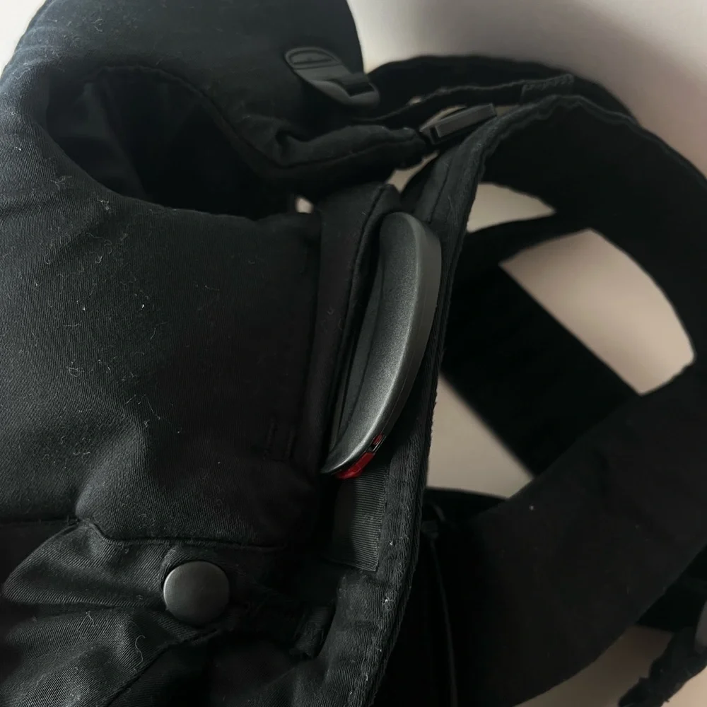 BabyBjorn Mini in black